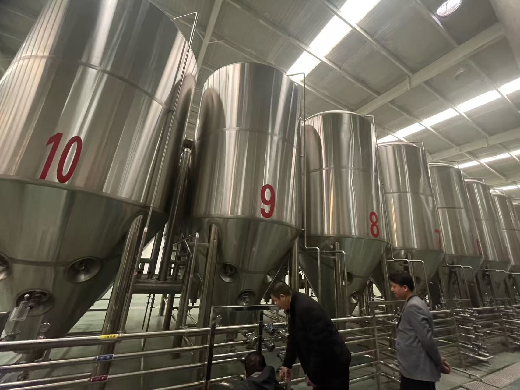 淮阴精酿啤酒设备厂—平面布置、设备设计、制造、调试、培训等一条龙服务